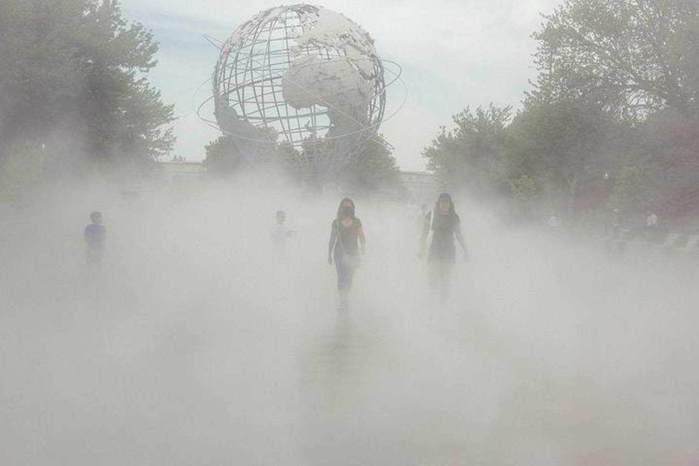 Nueva York, 7 de agosto Este jardín de niebla de US$6,8 millones fue el resultado de que la ciudad buscara un elemento acuático diseñado para refrescarse y no para decorar. Ismail Ferdous/Bloombergdfd