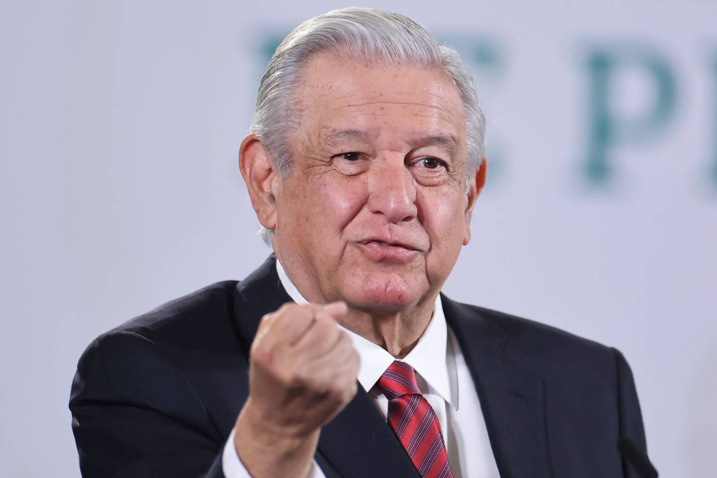 La abierta participación de López Obrador en la encuesta reafirma la inclinación que siempre ha mostrado por Trump.