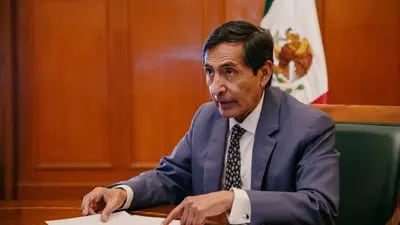 El secretario de Hacienda, Rogelio Ramírez de la O, dijo que el Gobierno financiará el programa de estímulos fiscales a gasolinas con el colchón de ingresos petroleros