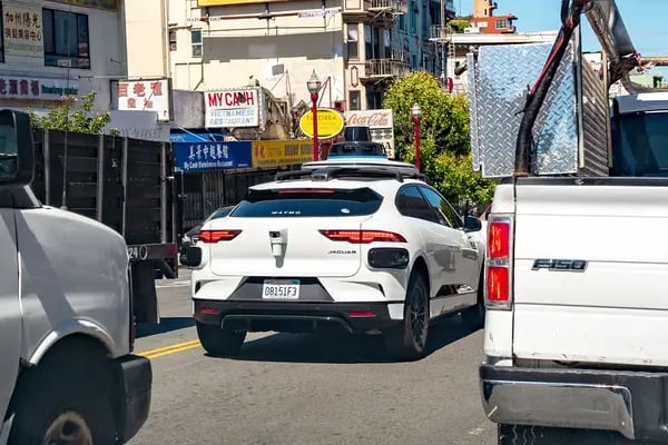 Veículo da Waymo dirige sozinho nas ruas de São Francisco, na Califórnia