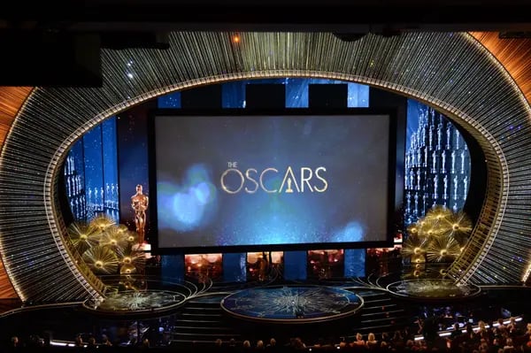 Foto em plano aberto do palco da premiação do Oscar