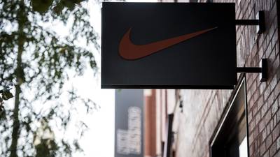 Acciones de Nike bajan por temores sobre rentabilidad pese a fuerte demandadfd