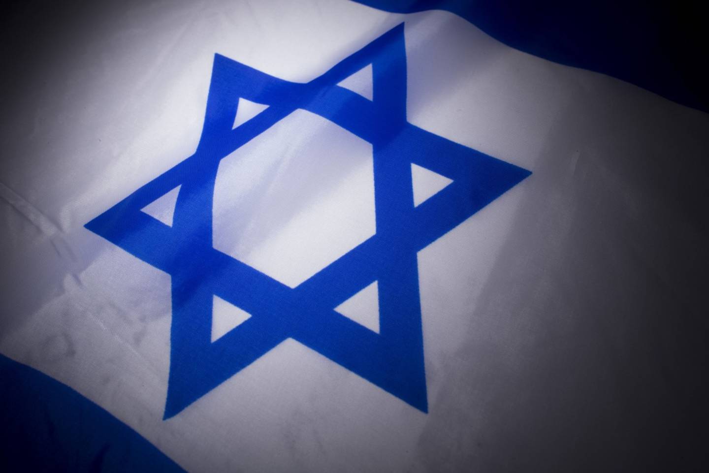 La bandera de Israel arreglada para fotografía en Nueva York, el miércoels 19 de febrero,2014.