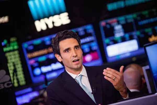 Ernie García, fundador y director ejecutivo de Carvana Co, habla durante una entrevista para la oferta pública inicial (OPI) de la compañía en el parqué de la Bolsa de Nueva York (NYSE) en Nueva York, Estados Unidos, el viernes 28 de abril de 2017.