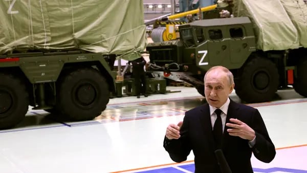 Élites rusas creen que Putin tiene cada vez  menos chances de ganar la guerradfd