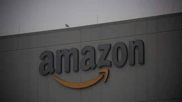Acciones de Amazon se desploman más del 20% por bajas proyeccionesdfd