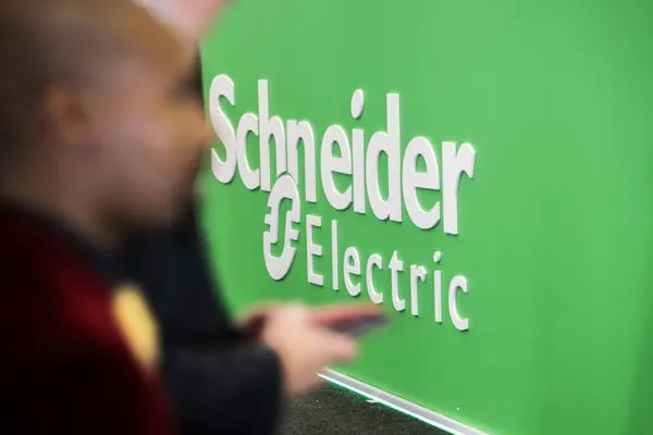 Las conversaciones forman parte de la estrategia de Schneider Electric para reforzar sus capacidades en tecnología industrial