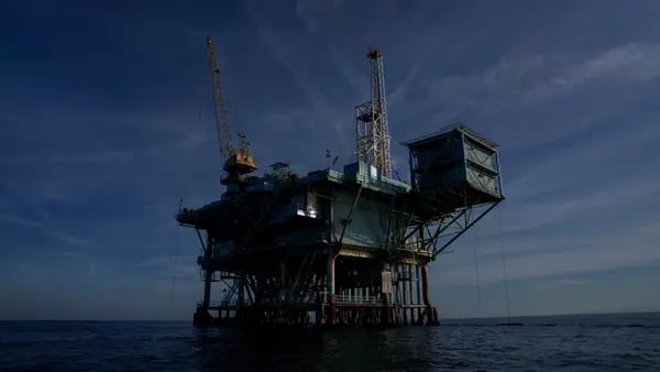 Más allá de Vaca Muerta: Argentina se ilusiona con el gas y petróleo costas afuera dfd