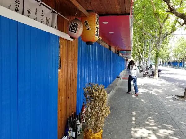 Lojas e restaurantes seguem fechados em Xangai