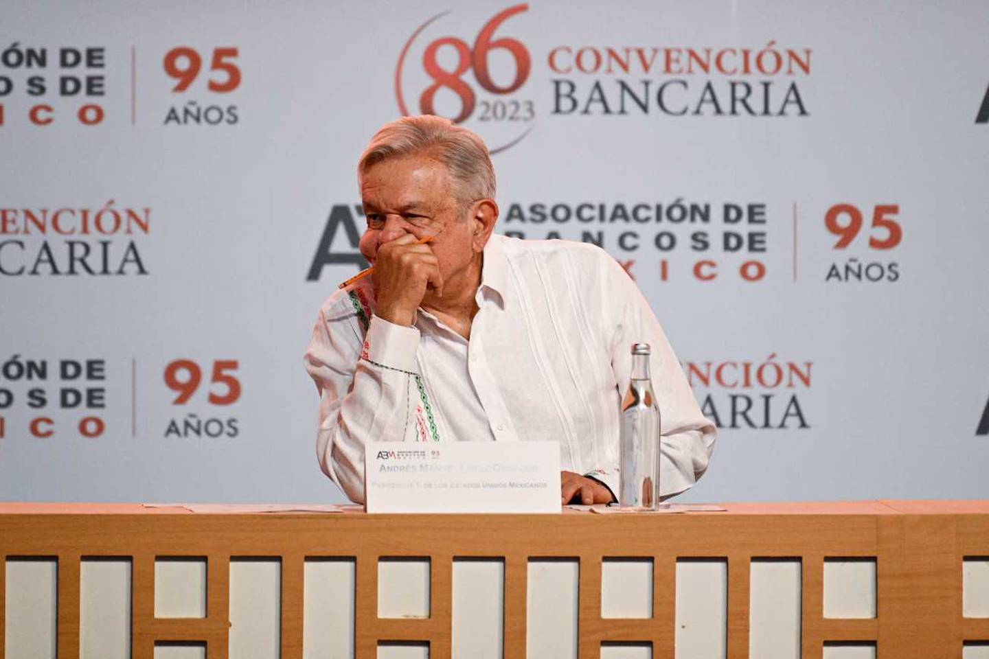 Algunas reacciones y también comentarios sobre la participación del presidente López Obrador y las autoridades monetarias.