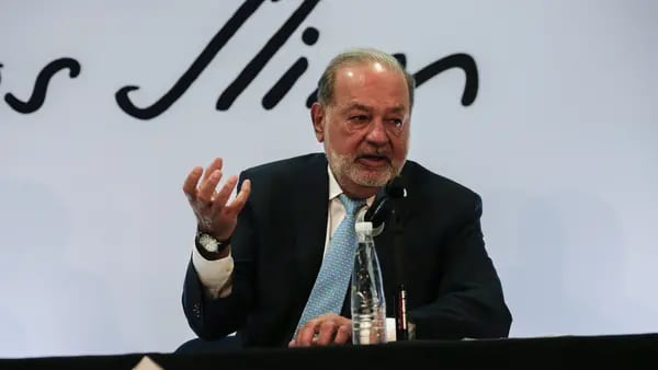 Carlos Slim aumenta participación en negocio de refinación petrolera dfd