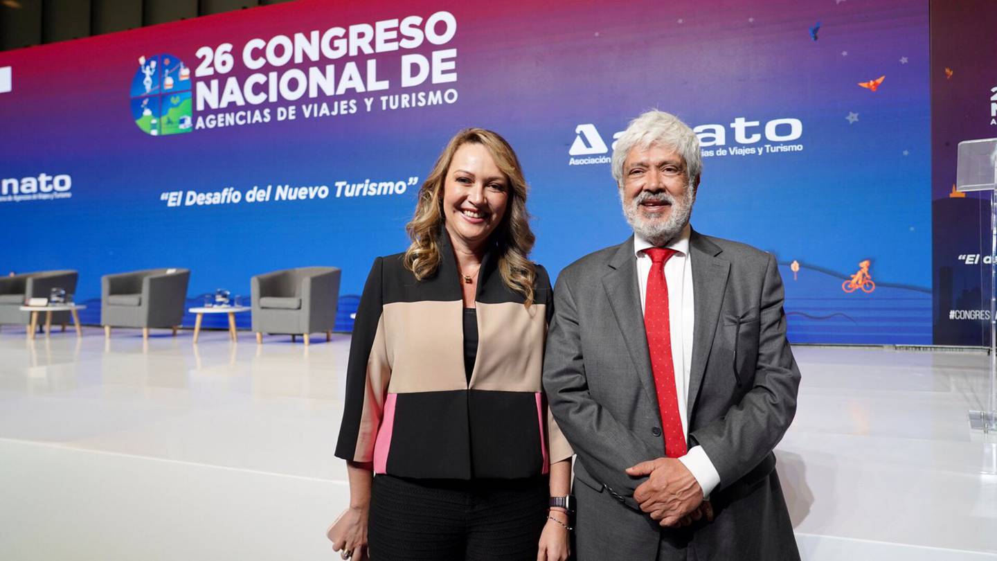 La presidenta ejecutiva de la Asociación Colombiana de Agencias de Viajes y Turismo (Anato), Paula Cortés Calle, y el ministro de Comercio, Industria y Turismo, Germán Umaña.dfd