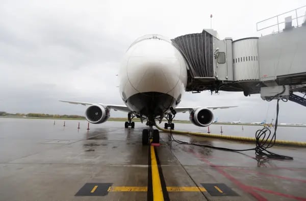 La nueva aerolínea, que tendrá como base el Aeropuerto Internacional Felipe Ángeles (AIFA), iniciará con 10 aeronaves Boeing 787 800.