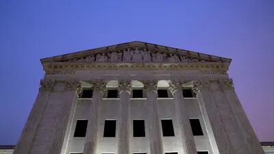 El edificio del Tribunal Supremo de Estados Unidos en Washington, D.C., Estados Unidos, el viernes 9 de abril de 2021. El presidente de EE.UU., Joe Biden, emitió el viernes una orden ejecutiva que establece un panel para estudiar posibles cambios en el Tribunal Supremo de EE.UU., incluyendo peticiones de límites de mandato y más jueces.