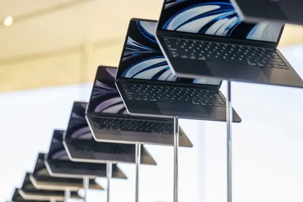 El nuevo ordenador portátil MacBook Air se presenta durante la Conferencia Mundial de Desarrolladores de Apple en el campus de Apple Park en Cupertino, California, Estados Unidos, el lunes 6 de junio de 2022.  Fotógrafo: David Paul Morris/Bloomberg