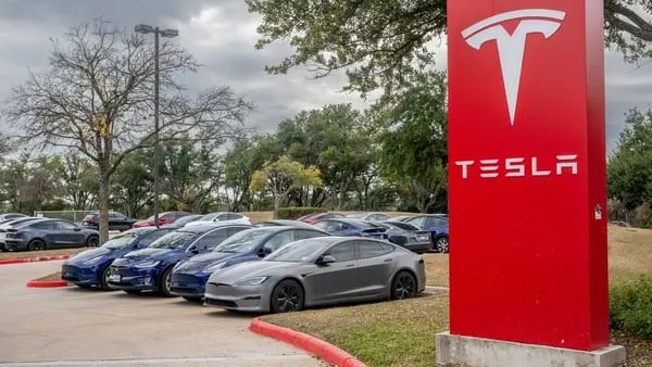 Jefa de recursos humanos de Tesla se marcha de la compañíadfd
