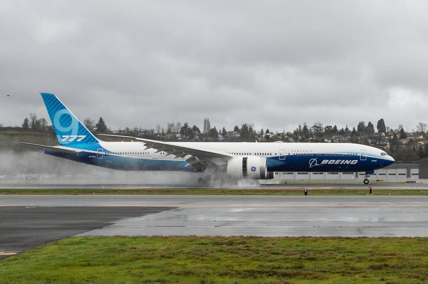 Boeing deve apresentar em breve uma versão cargueiro de seu jato 777X