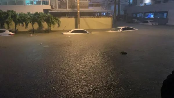 Fuertes lluvias inundan capital dominicanadfd
