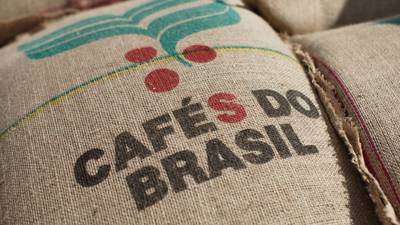Brazil’s Coffee Stockpiles Near a Record Lowdfd