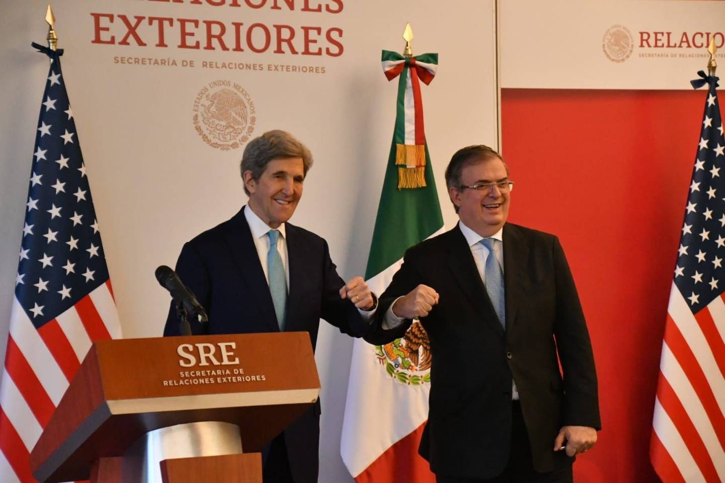 John Kerry, White House Special Presidential Climate Envoy, and Mexico's Foreign Minister Marcelo Ebrard. (Photo: Secretaría de Relaciones Exteriores).dfd