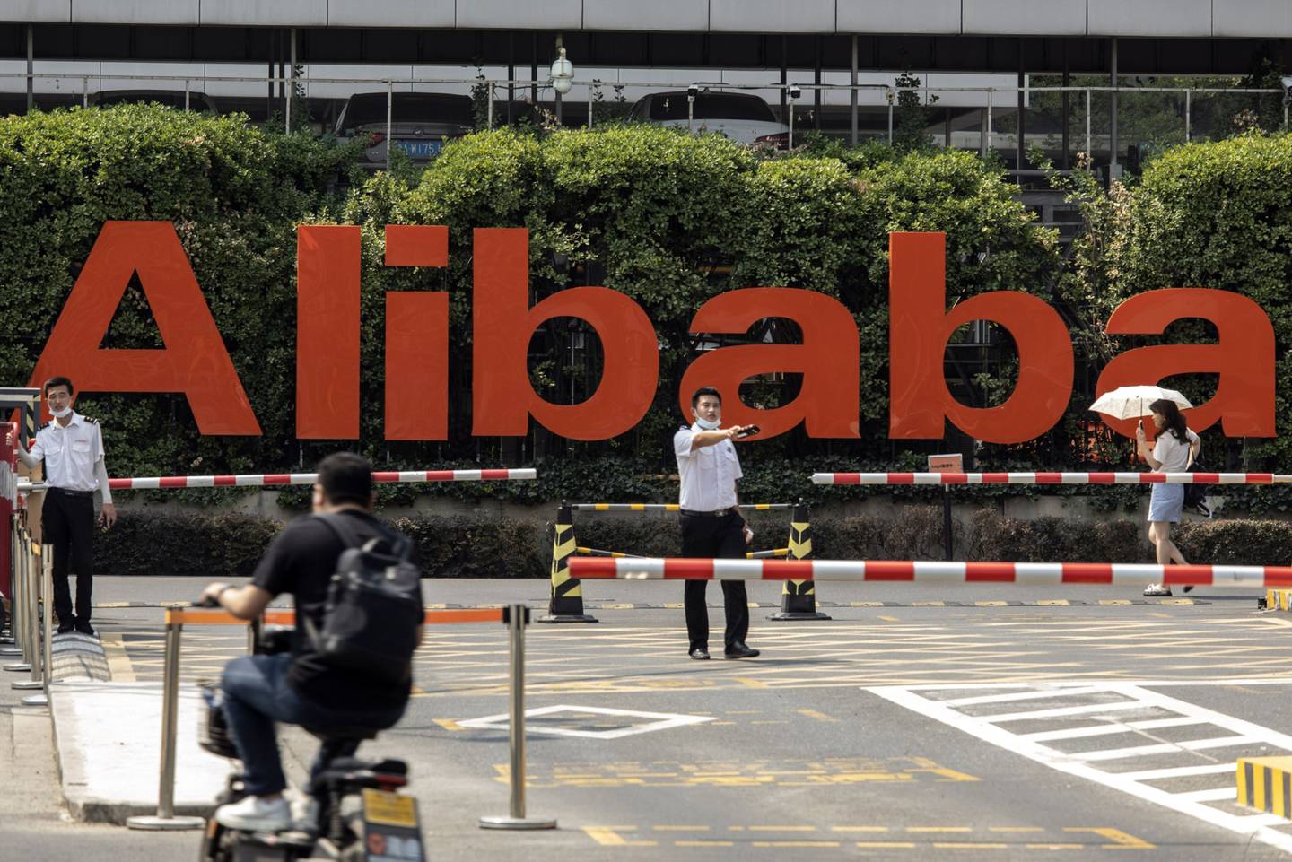 Logo de Alibaba en su sede de Hangzhou, China.dfd