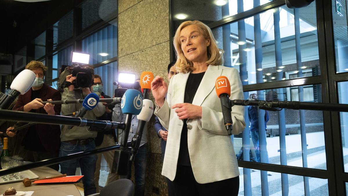 Holanda nomeia primeira mulher ministra das finanças