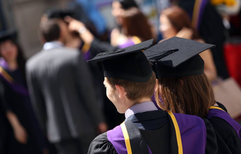 ¿Por qué las nuevas generaciones no se preocupan por graduarse?