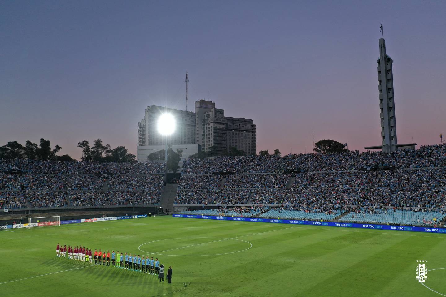 El Estadio Centenario en la previa del último partido de Uruguay contra Venezuela.