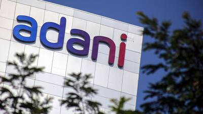 Fundadores de Adani pagan anticipadamente préstamos millonarios para frenar caídadfd