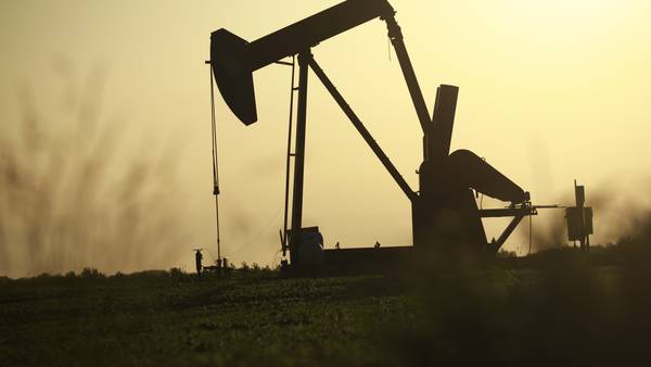 Petróleo cae a nivel más bajo desde febrero con posible acuerdo nuclear con Irándfd