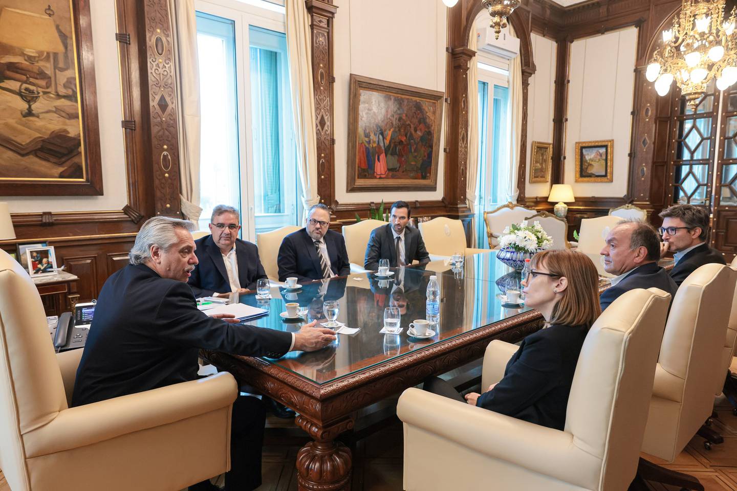 El presidente acompañado por el gobernador de Catamarca, Raúl Jalil, y la secretaria de Mineríadfd