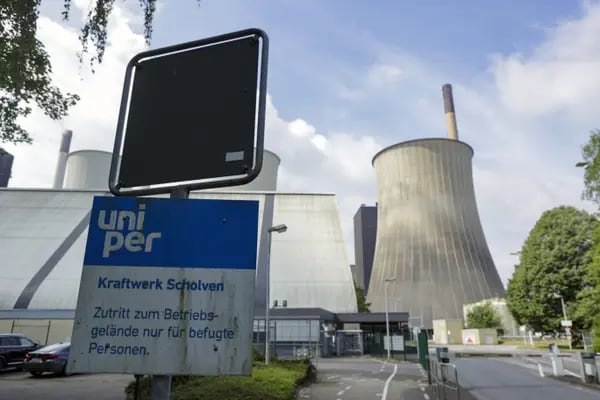 Señalización de Uniper SE en una entrada de la central eléctrica de carbón de Scholven en Gelsenkirchen, Alemania, el sábado 21 de mayo de 2022.