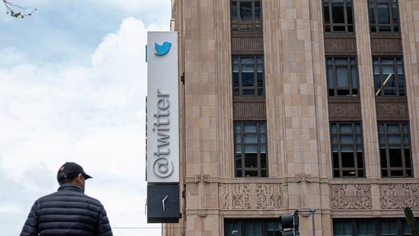 Mientras Musk tuitea, asesores trabajan para completar la compra de Twitterdfd