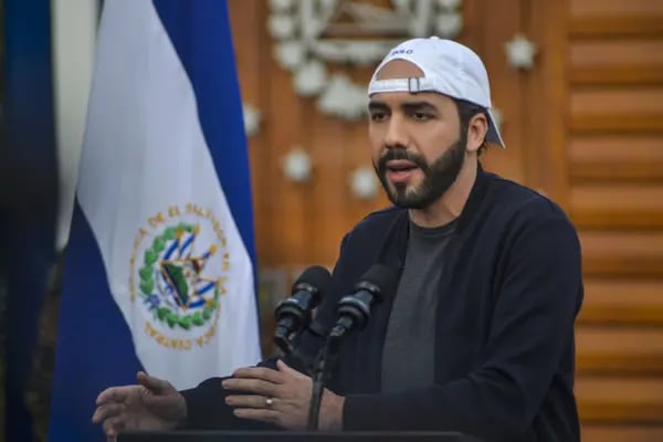 Nayib Bukele, presidente de El Salvador, en una conferencia, en la cual anunció la llegada de un cargamento de vacunas de AstraZeneca, en septiembre de 2021.