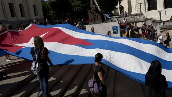 Cuba acusa a EE.UU. de presionar para que no participe en Cumbre de las Américasdfd