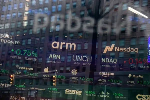 Señalización de Arm Holdings Plc durante la OPI de la empresa en el Nasdaq MarketSite de Nueva York, EE.UU., el jueves 14 de septiembre de 2023.  Fotógrafo: Michael Nagle/Bloomberg