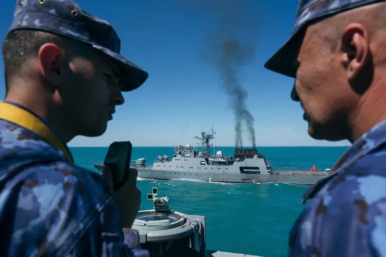 Personal naval rumano durante las maniobras del ejercicio militar Shield Protector 22 en el Mar Negro, frente a Constanza, en junio. Fotógrafo: Andrei Pungovschi/Bloombergdfd