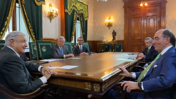 AMLO durante la reunión con directivos de Iberdrola en su oficina de Palacio Nacional. (Foto tomada de Youtube)