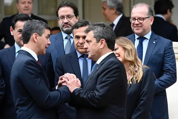 El ministro de Economía argentino, Sergio Massa, tuvo un encuentro con Santi Peña, presidente del Paraguay, pero tras la reunión hubo un fuerte cruce diplomático entre ambos países.