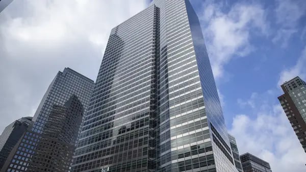Banqueros de Goldman Sachs analizan cómo sacar jugo a sus accionesdfd