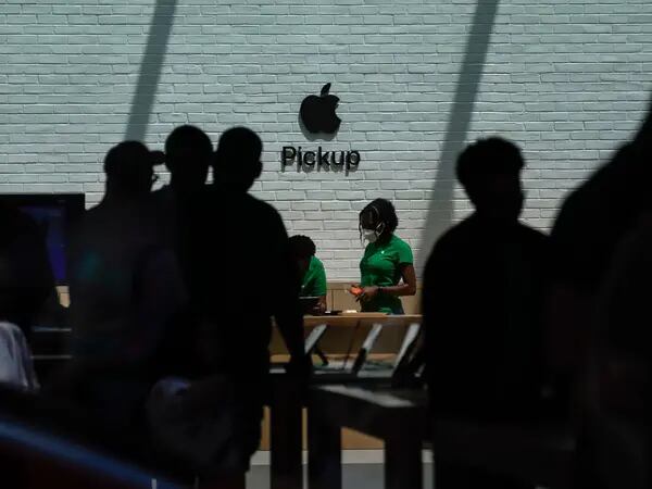 Apple está dando aumentos menores a sus empleados tras desaceleración pospandemiadfd