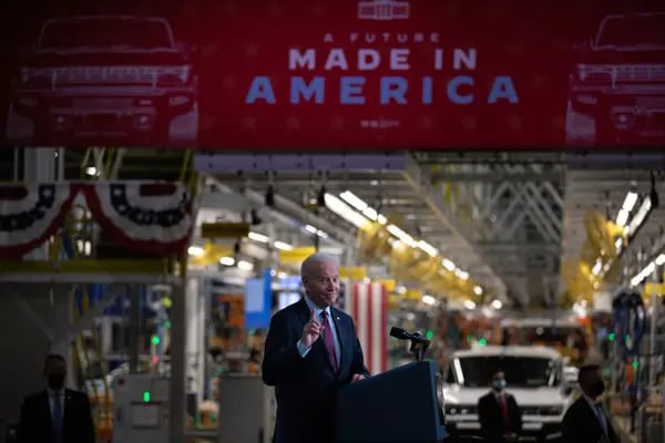 Presidente Biden en la fábrica de GM Factory Zero