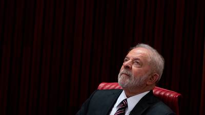 Presidente de Brasil despide a jefe del ejército tras disturbiosdfd