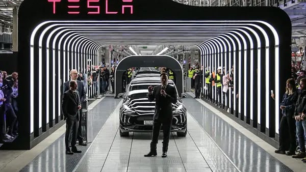 Entrega vehículos Tesla Model Y hechos en Alemania pone a bailar a Elon Muskdfd