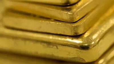 O ouro à vista caía até 2,3% em Londres, voltando para US$ 2.000 a onça perto das 6h04, horário de Brasília