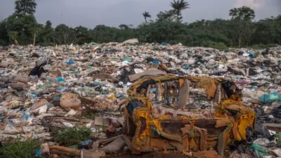 Montones de residuos en un vertedero en plena selva amazónica. Fotógrafo: Jonne Roriz/Bloombe