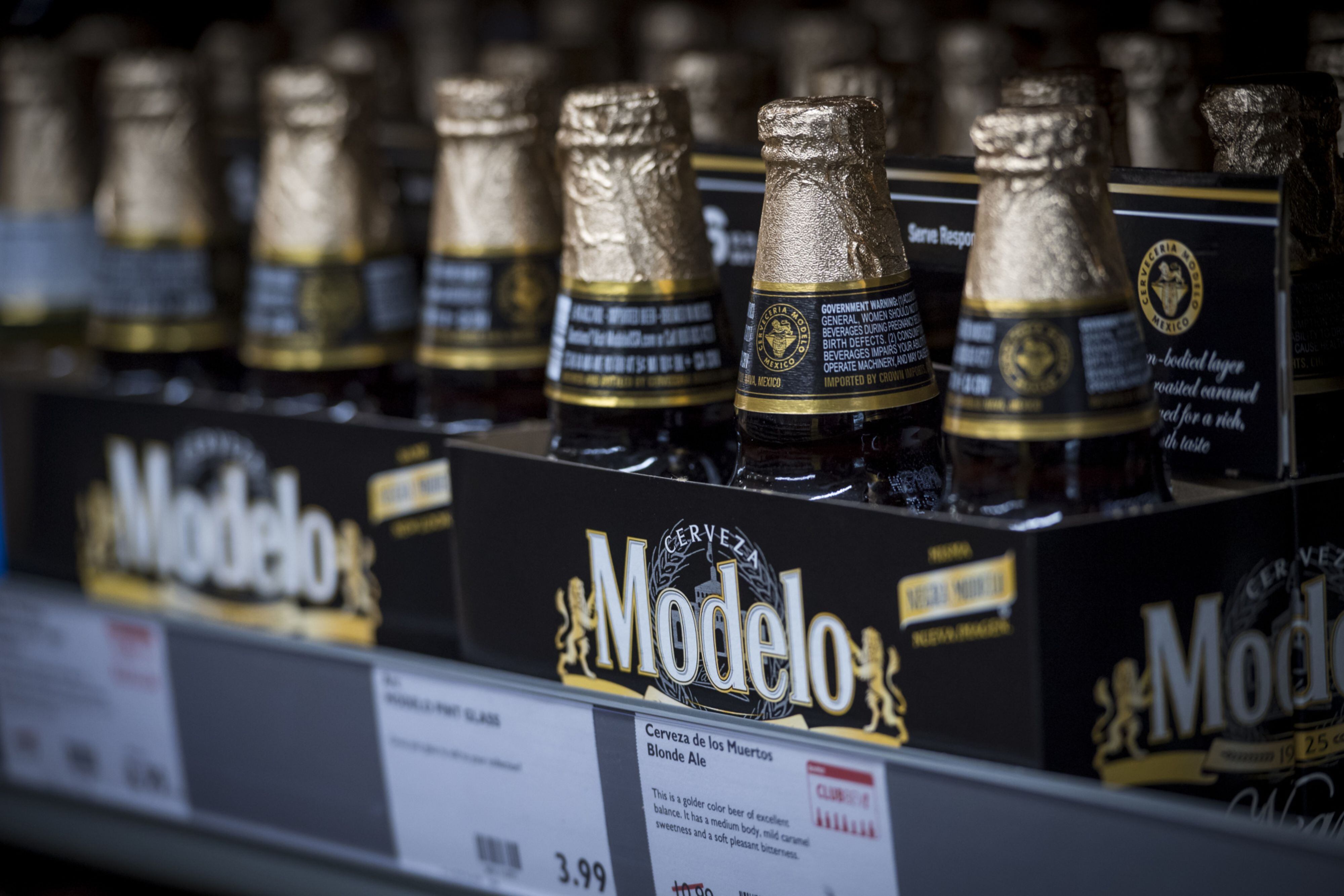Acciones de AB InBev, fabricante de cerveza Modelo, suben por buen trimestre