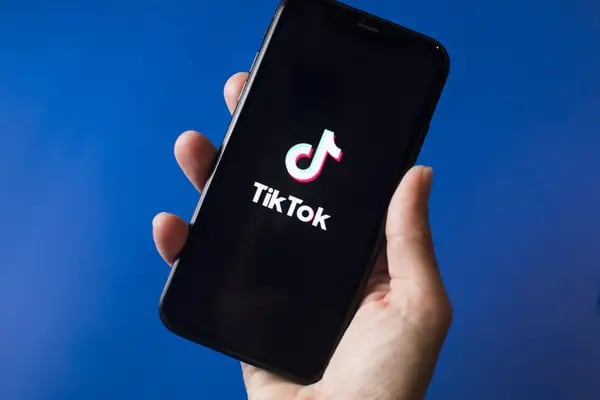 Tiktok suspenderá la transmisión en vivo en Rusia