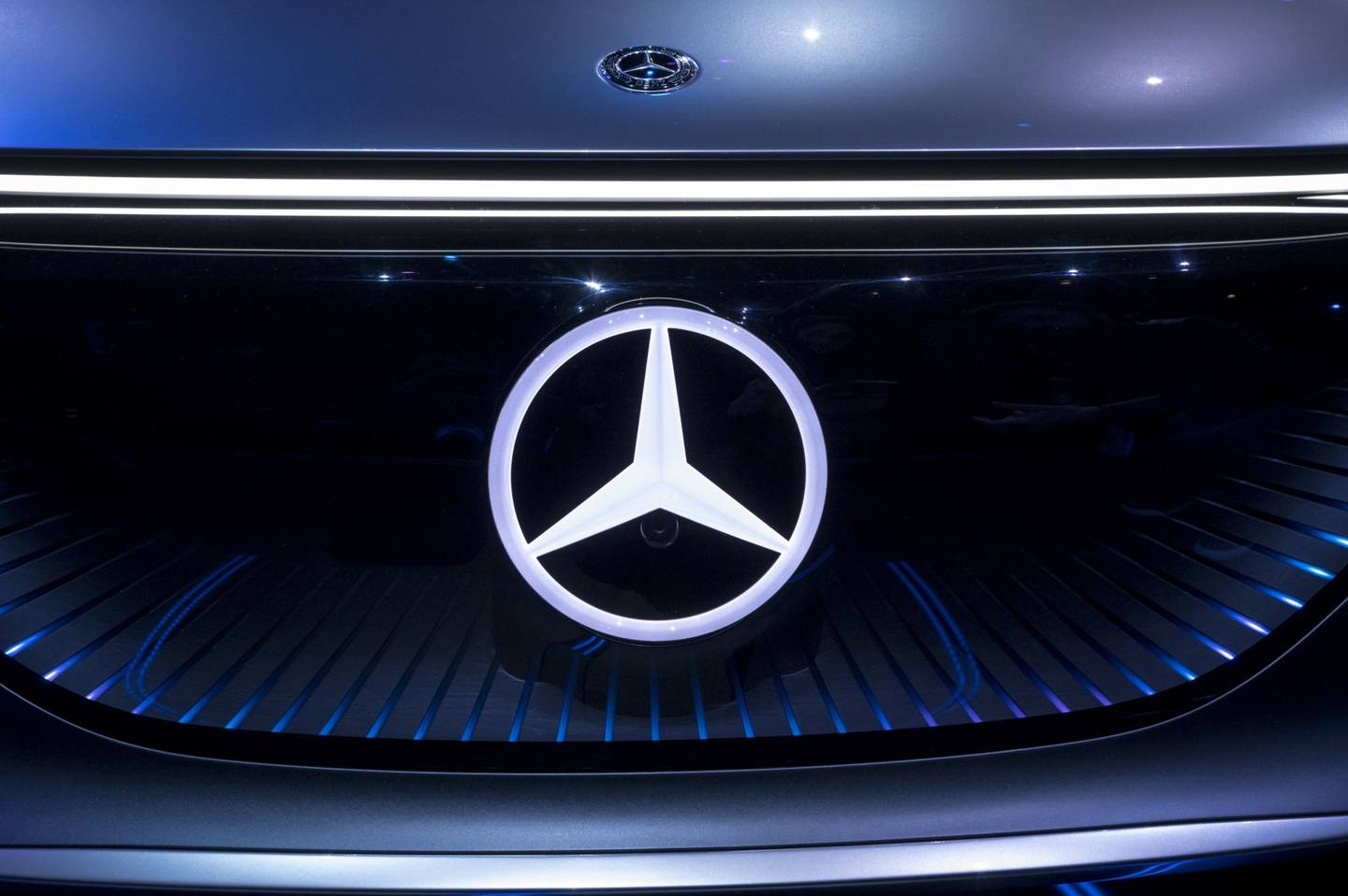 A Mercedes-Benz AG logo Photographer: David Paul Morris/Bloomberg