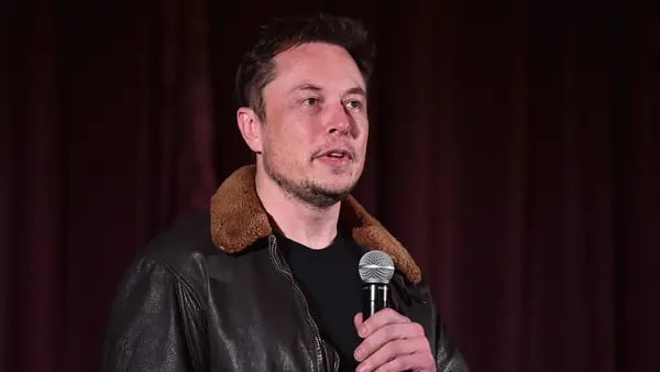 Elon Musk asegura a los preocupados por Tesla que no se va a ninguna partedfd